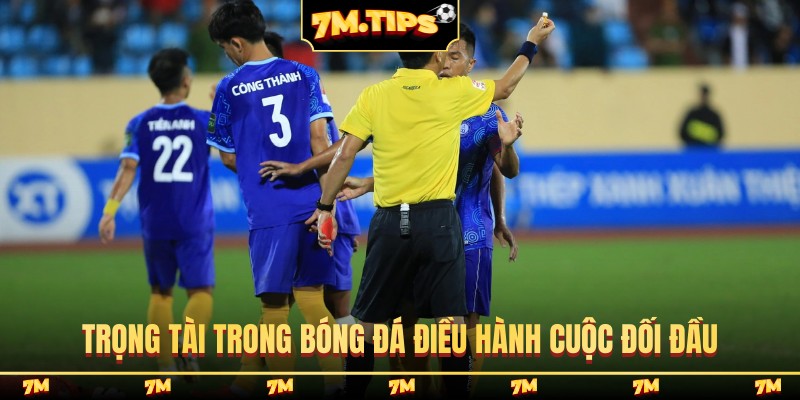 Trọng tài trong bóng đá điều hành cuộc đối đầu